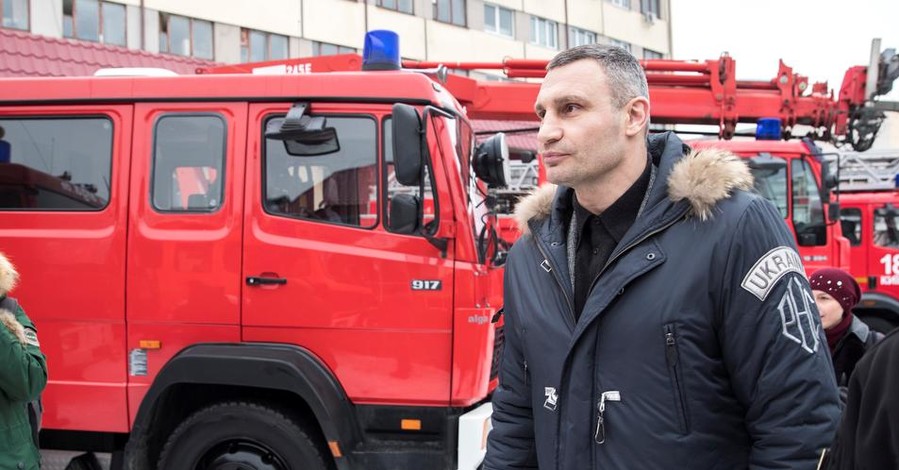Кличко передал столичным спасателям 6 современных пожарных спецавтомобилей