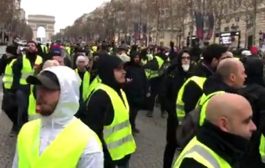 Десятая волна протестов во Франции:  мобилизовано 80 тысяч силовиков