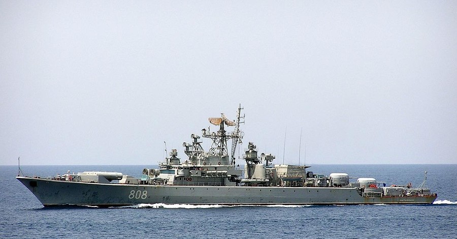Российский сторожевой корабль начал следить за эсминцем Donald Cook в Черном море