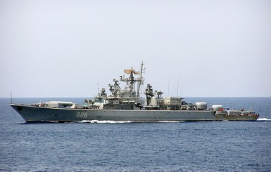 Российский сторожевой корабль начал следить за эсминцем Donald Cook в Черном море