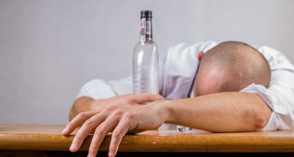 Алкогольный рекорд: под Киевом водитель ехал со смертельной дозой