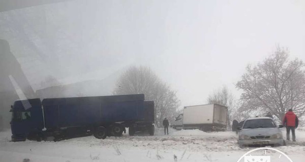 В аварии на трассе Днепр-Каменское пострадало 10 транспортных средств
