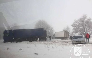 В аварии на трассе Днепр-Каменское пострадало 10 транспортных средств