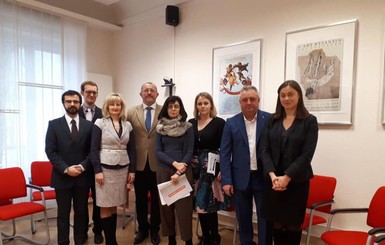 Родственники украинских моряков встретились с послом Евросоюза в Совете Европы