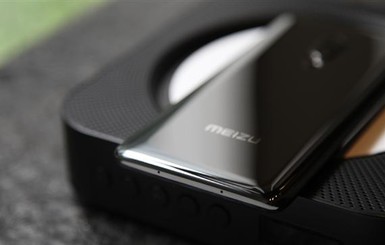 Meizu представила смартфон, в котором нет разъемов и слота для SIM-карты