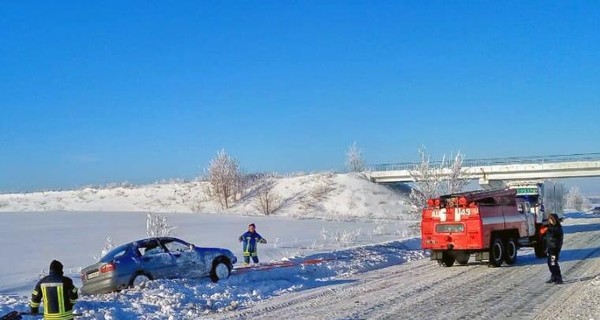 Из-за снегопада в 2 областях Украины ограничили движение транспорта