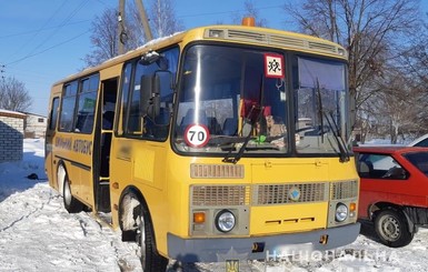 Полиция Киева выясняет, из-за чего отравились дети в школьном автобусе 