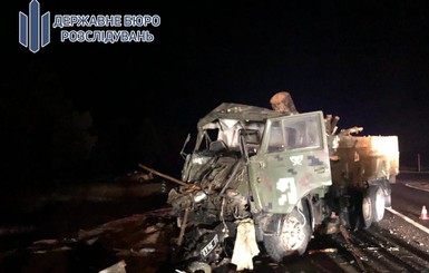 На Херсонщине столкнулись два грузовика с военными: есть погибшие