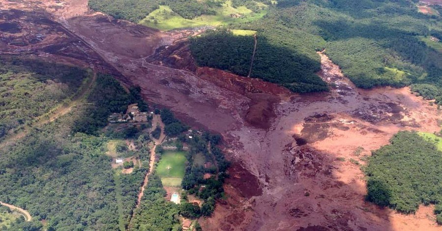В Бразилии прорвало плотину, 200 человек пропали без вести