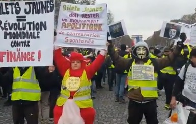 Протесты во Франции: пошли в ход водометы и дымовые шашки, задержаны 52 человека 