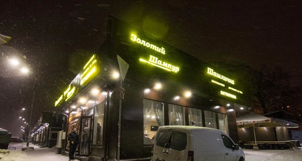 В киевской шашлычной устроили драку со стрельбой, ранены охранники