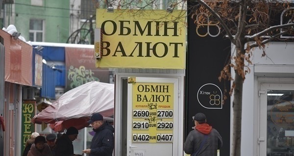 Эксперт: До выборов доллар может подешеветь до 27 гривен