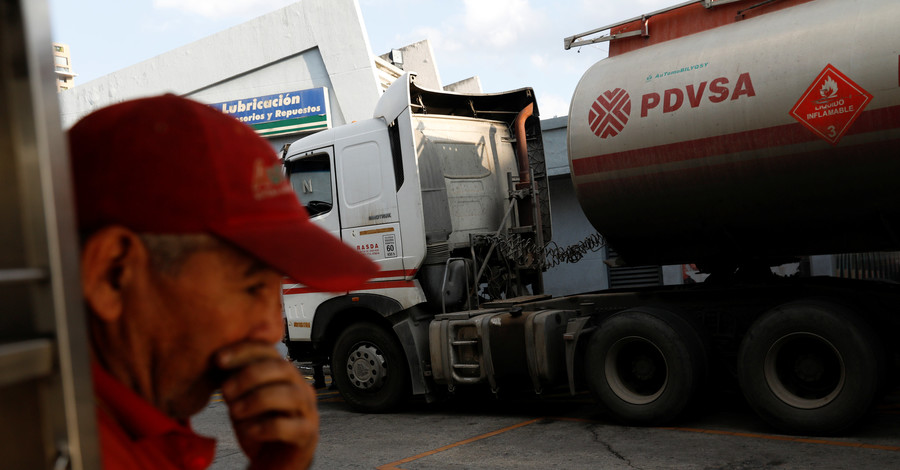 Гуайдо и Мадуро начали бороться за нефтяную компанию PDVSA