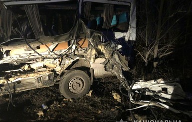 В Одесской области столкнулись грузовик, легковушка и маршрутка: погибли двое полицейских