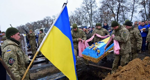 Больше не неизвестный: на Днепропетровщине перезахоронили погибшего в Иловайском котле бойца