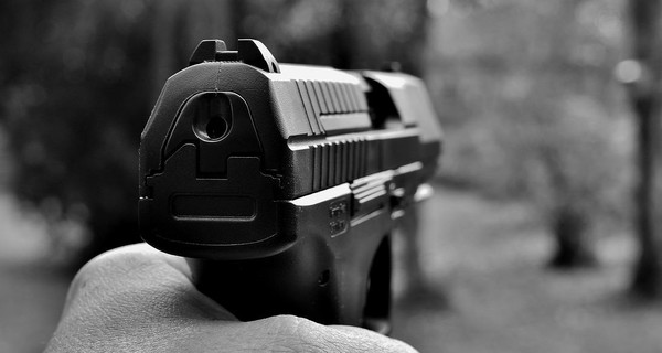 В Павлограде мужчина расстрелял банкомат за 