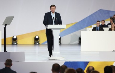 На Луценко подали жалобу из-за агитации в поддержку Порошенко
