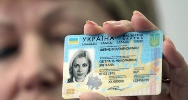 В паспортном сервисе жительницу Днепра 