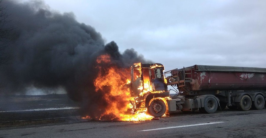 В Волынской области на дороге сгорел грузовик