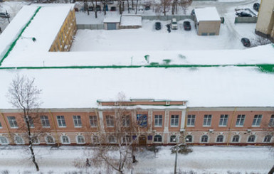 В здании приемной комиссии Днепропетровской медакадемии работает детский магазин