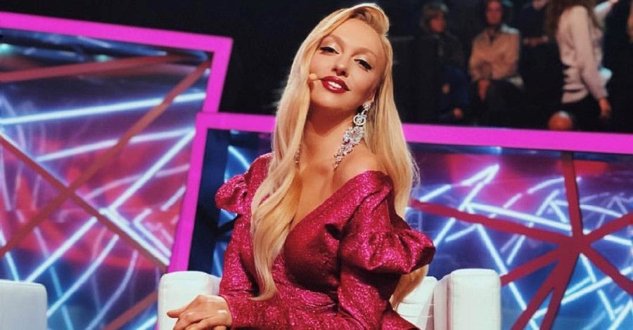 Оля Полякова похвасталась бесконечно длинными ногами на съемках супер-шоу канала 