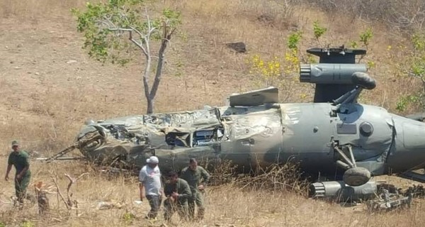На учениях в Венесуэле разбился военный вертолет