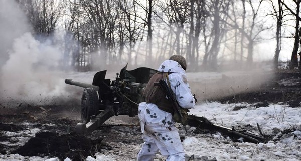В Донбассе погиб украинский военный, еще 2 - ранены