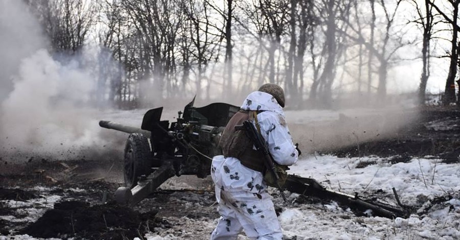 В Донбассе погиб украинский военный, еще 2 - ранены