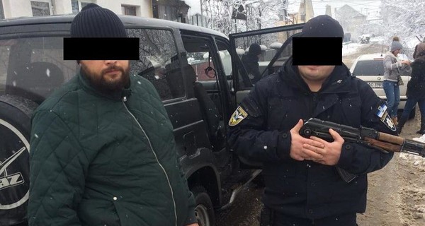 На Закарпатье вооруженные преступники угнали у бизнесмена два грузовика с древесиной