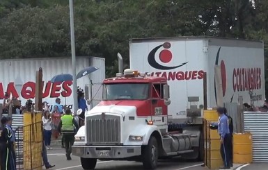 США отправили первый гуманитарный конвой для Венесуэлы