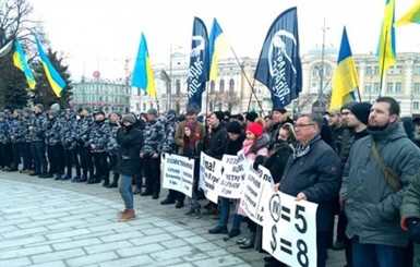 Сотни харьковчан устроили протесты из-за дорогого проезда