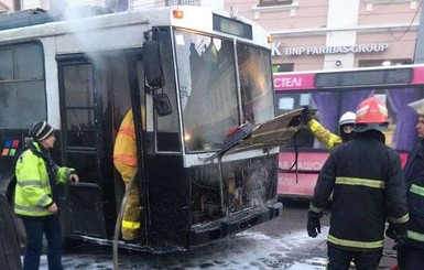 В Черновцах на ходу загорелся троллейбус