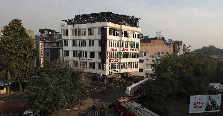 На пожаре в гостинице Нью-Дели погибли 17 человек