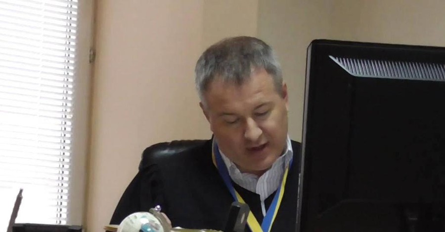 Высший совет правосудия запретил работать судье, приговорившему Януковича