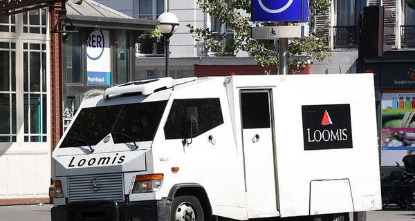 Во Франции инкассатор угнал фургон с деньгами
