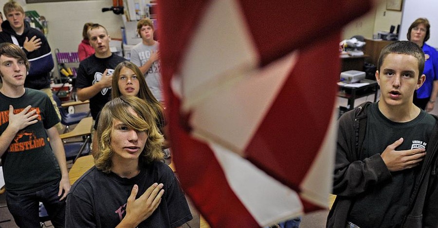 Полиция арестовала 11-летнего школьника после отказа клясться в верности флагу США