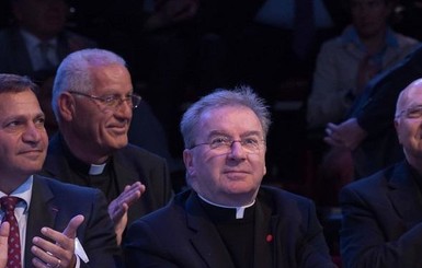 Посла Ватикана во Франции заподозрили в сексуальных домогательствах
