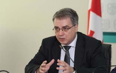 Министр здравоохранения Грузии спас жизнь пассажирке самолета
