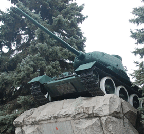 Танк Т-34 могут снести? 
