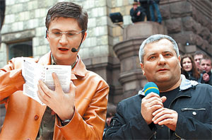 В центре Киева споют «Катюшу» 