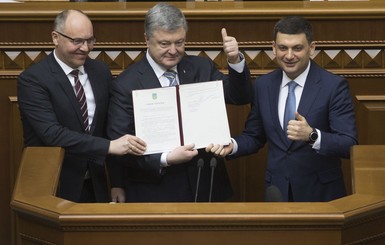 Порошенко подписал закон о необратимом движении Украины в НАТО и Евросоюз