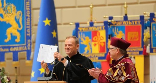 Дональду Туску вручили диплом почетного доктора львовского университета