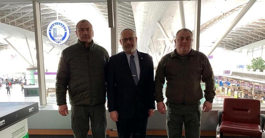 Израильский посол приехал в аэропорт 