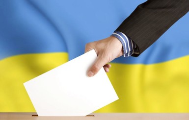 Предвыборные страсти: киевлянина наказали за агитацию на балконе, а палатки кандидатов порезали хулиганы