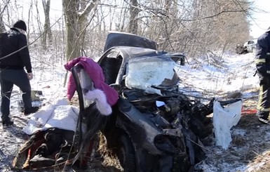 Погибшая в аварии с Porsche Cayenne семья везла пятилетнюю девочку на лечение