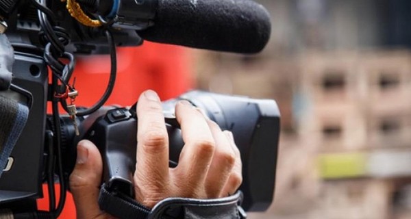 Журналиста ZIK избили во время съемок сюжета о коррупции в Минобороны