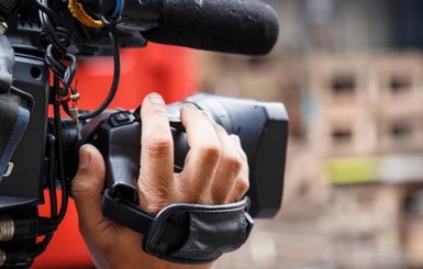 Журналиста ZIK избили во время съемок сюжета о коррупции в Минобороны