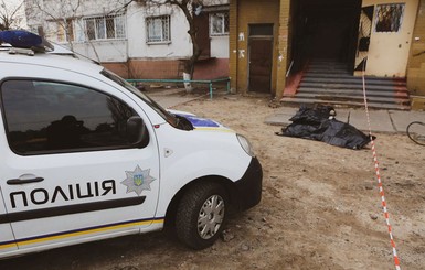 В Киеве из окна квартиры выпал и погиб служащий Нацгвардии