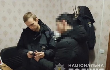Одесский полицейский вступился за девушку, но ему вставили нож в грудь