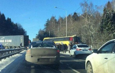 В России столкнулись грузовик и автобус с украинцами